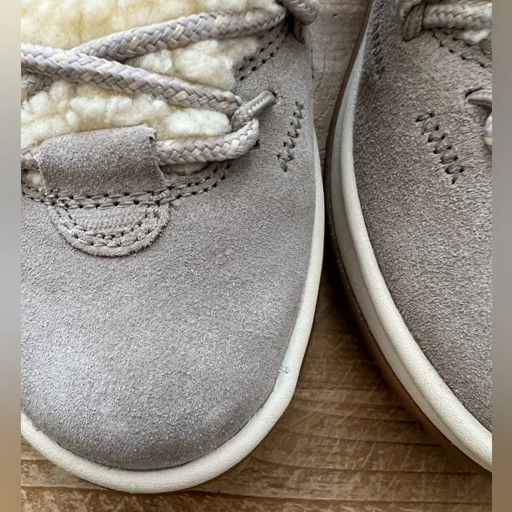 UGG nwob small